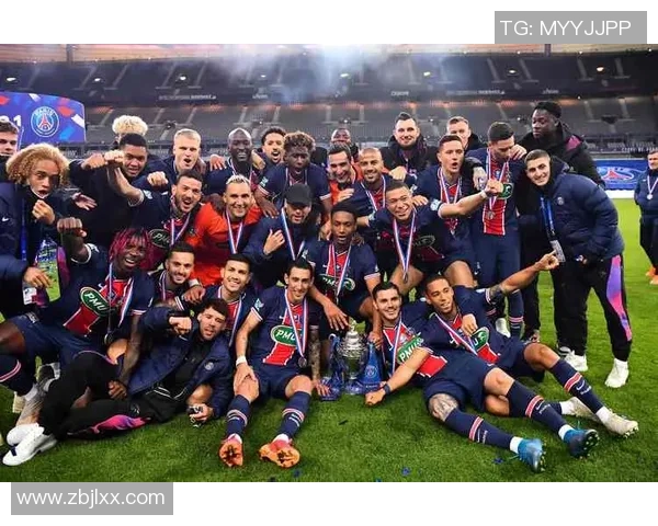 新赛季足球联赛激战正酣 各大豪门争夺冠军之路开启