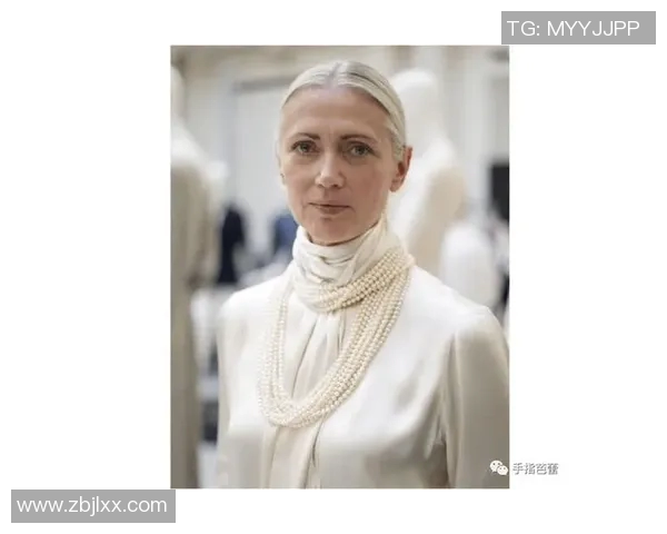 2023年足球明星夫人排行榜揭晓她们的魅力与风采引发热议